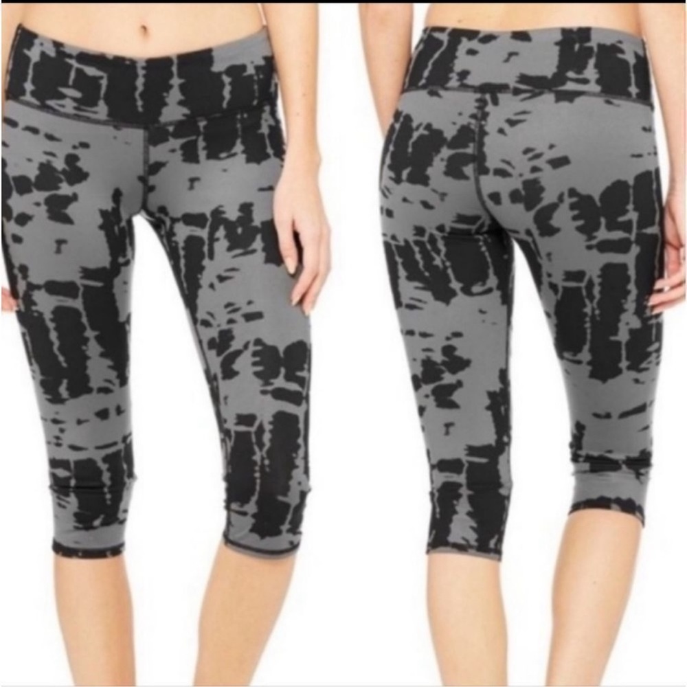 Alo Yoga Airbrush Capri Leggings with Tie Dye Pattern
